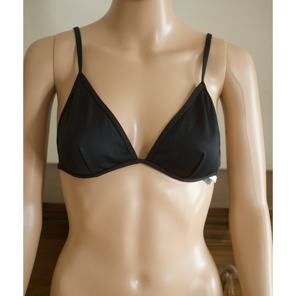 Kendall + Kylie Black bikini top / Size Large  but fitts like a small